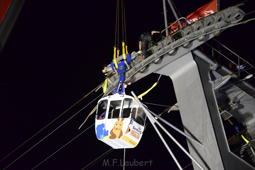 Koelner Seilbahn Gondel blieb haengen Koeln Linksrheinisch P914.JPG - Miklos Laubert